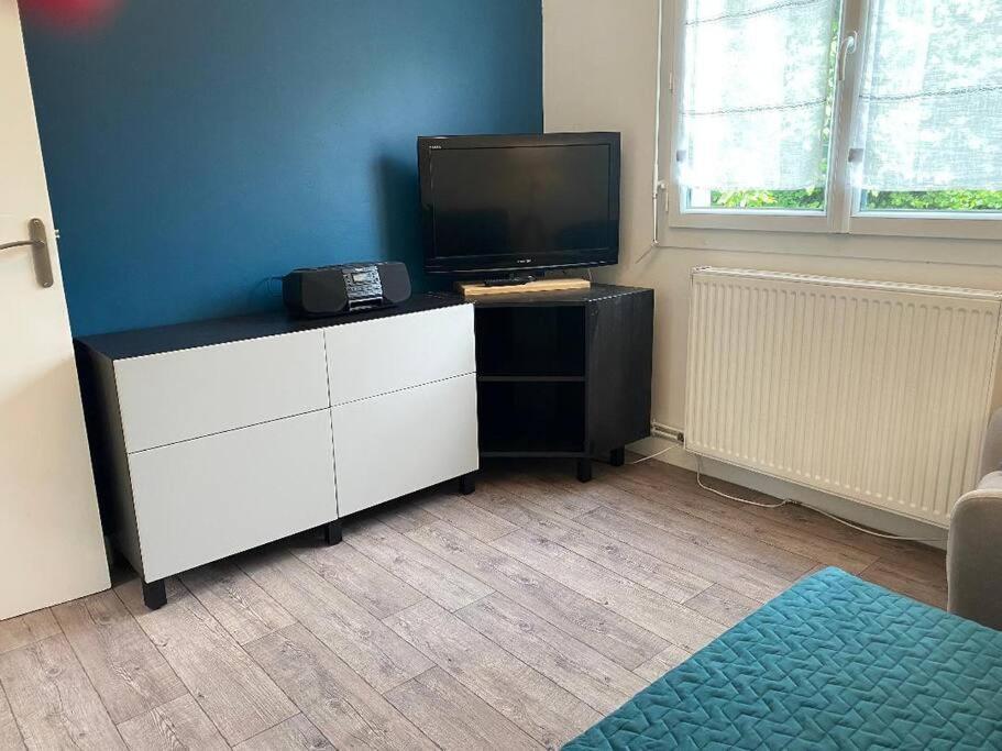 Petite Maison En Auvergne Giat Extérieur photo